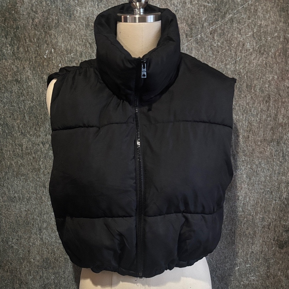 Aeropostale Black Cropped Puffer Vest